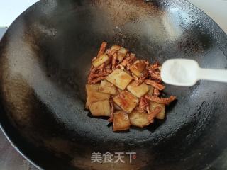红薯片炒肉的做法步骤：8