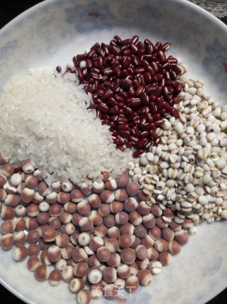 芡实薏米红豆粥的做法步骤：1
