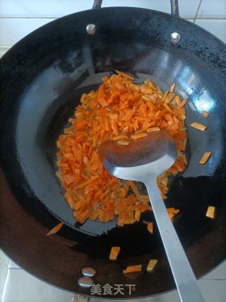 胡萝卜鸡蛋炒饭的做法步骤：3