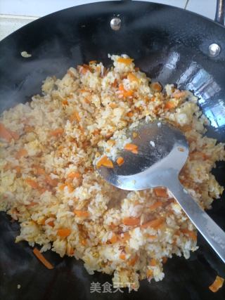胡萝卜鸡蛋炒饭的做法步骤：7