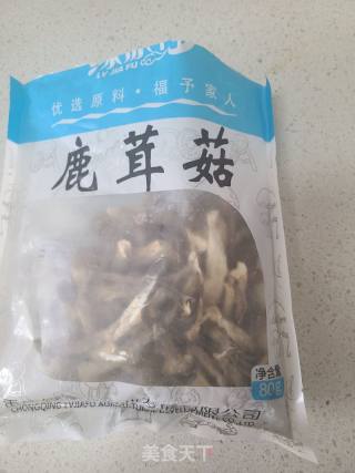 鹿茸菇排骨汤的做法步骤：1