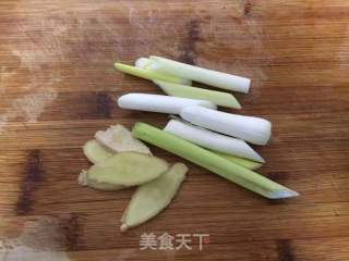 蜜汁烧鸡腿的做法步骤：2