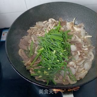 海米韭苔炒秀珍菇的做法步骤：12