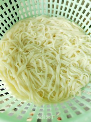 鲜虾面的做法步骤：10