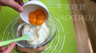 老奶油蛋糕，一口咬下去，满满小时候的味道，让人食指大动。的做法步骤：3