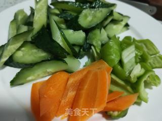 虾仁炒黄瓜的做法步骤：4