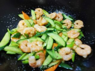 虾仁炒黄瓜的做法步骤：11