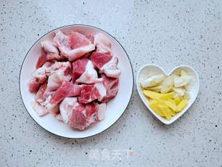 蜜汁红烧肉的做法步骤：2