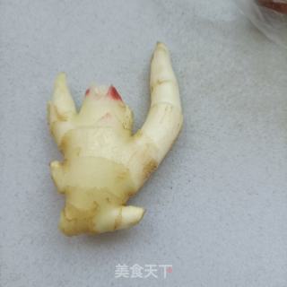 子姜拌烤肠的做法步骤：1