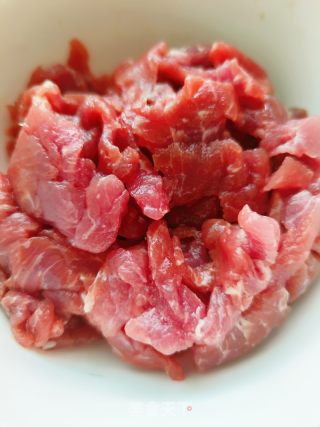 酸藕带炒牛肉的做法步骤：1