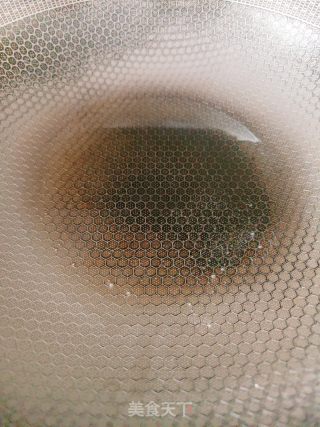 酸藕带炒牛肉的做法步骤：7