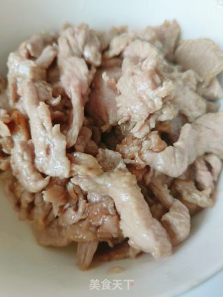 酸藕带炒牛肉的做法步骤：10