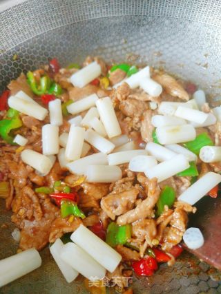酸藕带炒牛肉的做法步骤：14