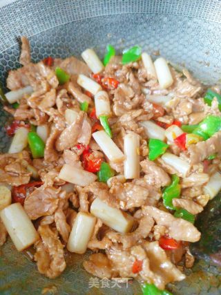 酸藕带炒牛肉的做法步骤：15