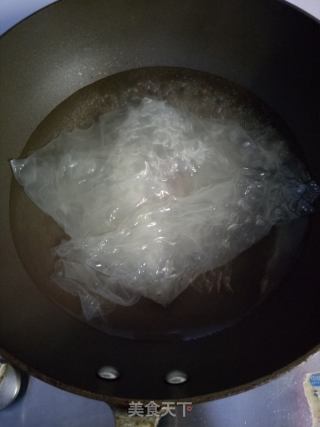 西兰花拌粉皮的做法步骤：1