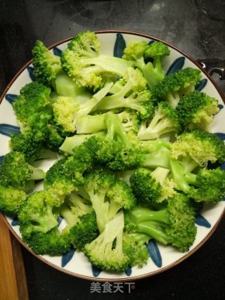 西兰花拌粉皮的做法步骤：3