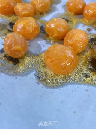 蛋黄酥的做法步骤：1