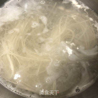 肉末炒面的做法步骤：2