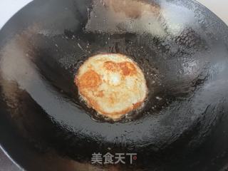 回锅肉炒荷包蛋的做法步骤：3