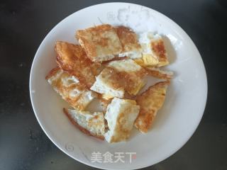 回锅肉炒荷包蛋的做法步骤：4