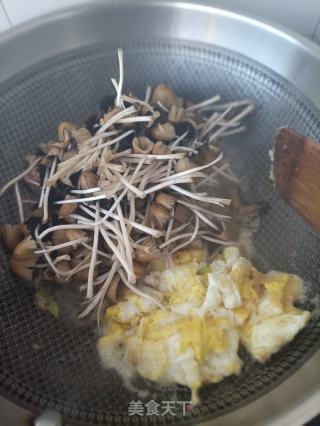 肉末鬼菌煎蛋汤的做法步骤：7