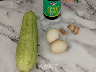 丝瓜炒蛋的做法步骤：1