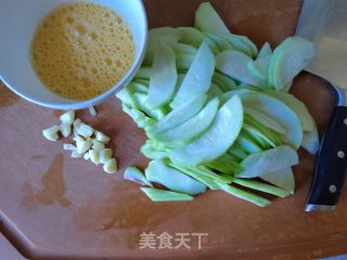 丝瓜炒蛋的做法步骤：2