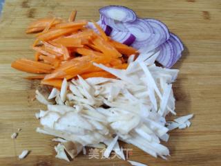 胡萝卜杏鲍菇炒豇豆的做法步骤：2