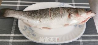 红烧豆豉海鲈鱼的做法步骤：1