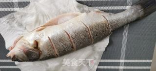红烧豆豉海鲈鱼的做法步骤：3