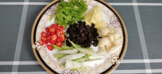 红烧豆豉海鲈鱼的做法步骤：7