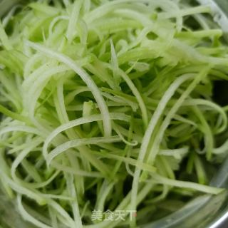 海米炒佛手瓜的做法步骤：2