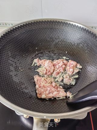 酸豆角炒肉末的做法步骤：4