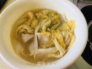 砂锅酸菜红烧肉的做法步骤：1