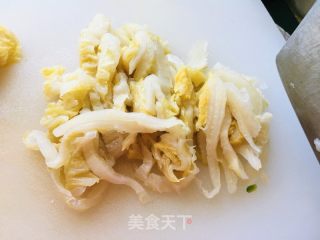 砂锅酸菜红烧肉的做法步骤：3