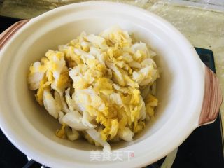 砂锅酸菜红烧肉的做法步骤：4