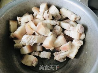 红烧肉烩菜的做法步骤：2