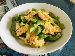 苦瓜炒鸡蛋的做法