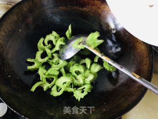 苦瓜炒鸡蛋的做法步骤：5