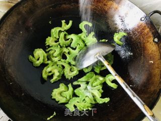 苦瓜炒鸡蛋的做法步骤：6