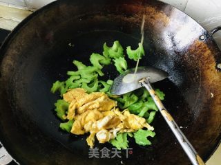 苦瓜炒鸡蛋的做法步骤：7