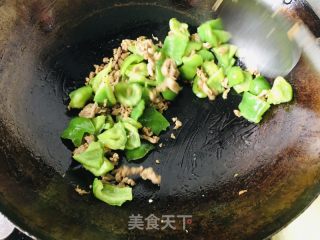 杮子椒炒牛肉的做法步骤：6
