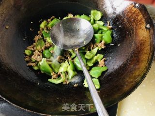 杮子椒炒牛肉的做法步骤：7