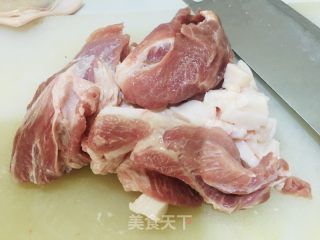 韭菜花大肉水饺的做法步骤：1