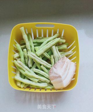 五花肉烧白芸豆的做法步骤：1