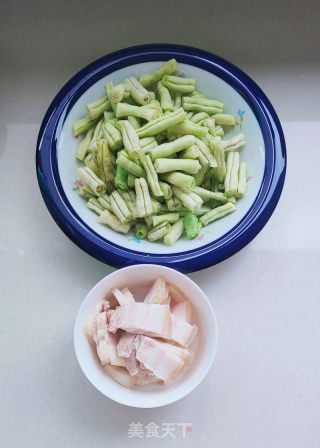 五花肉烧白芸豆的做法步骤：2