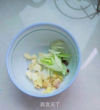五花肉烧白芸豆的做法步骤：3