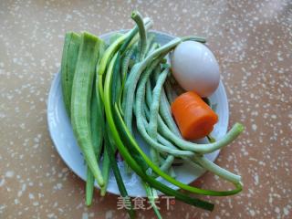 秋葵鸡蛋炒饭的做法步骤：1