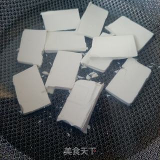 皮蛋拌豆腐的做法步骤：2