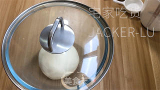 芝麻流心包，香飘四溢，柔软有弹性。的做法步骤：6